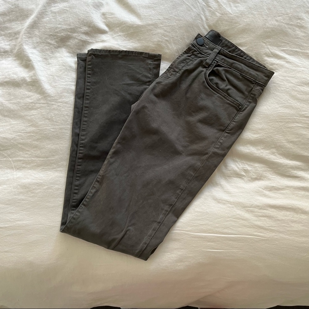 J Brand Kane Slim Jeans in a Size 30
